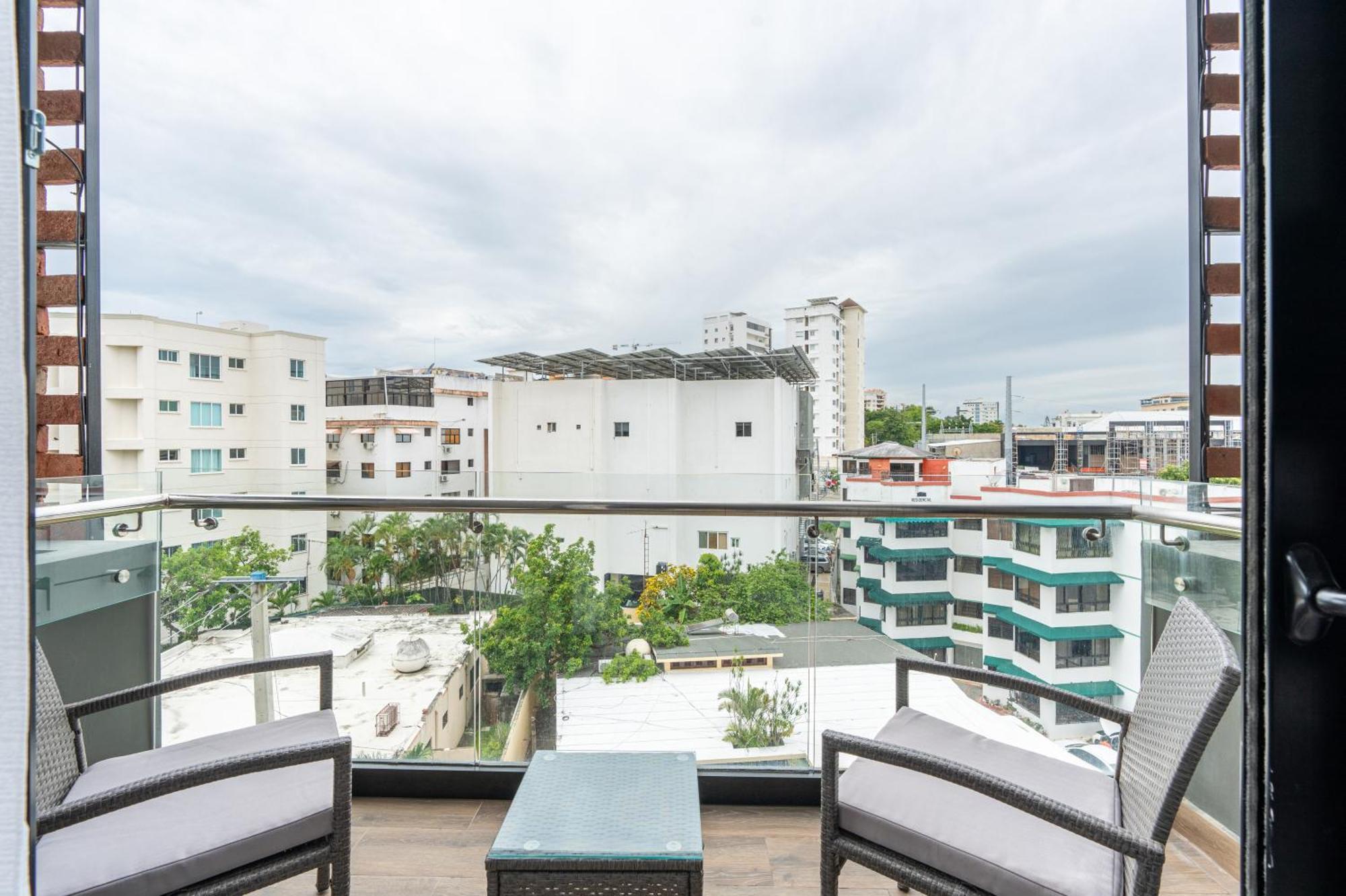 Modern Luxury Condo With Rooftop Pool & Gym ซานติอาโก เด ลอสกาบาเญโรส ภายนอก รูปภาพ