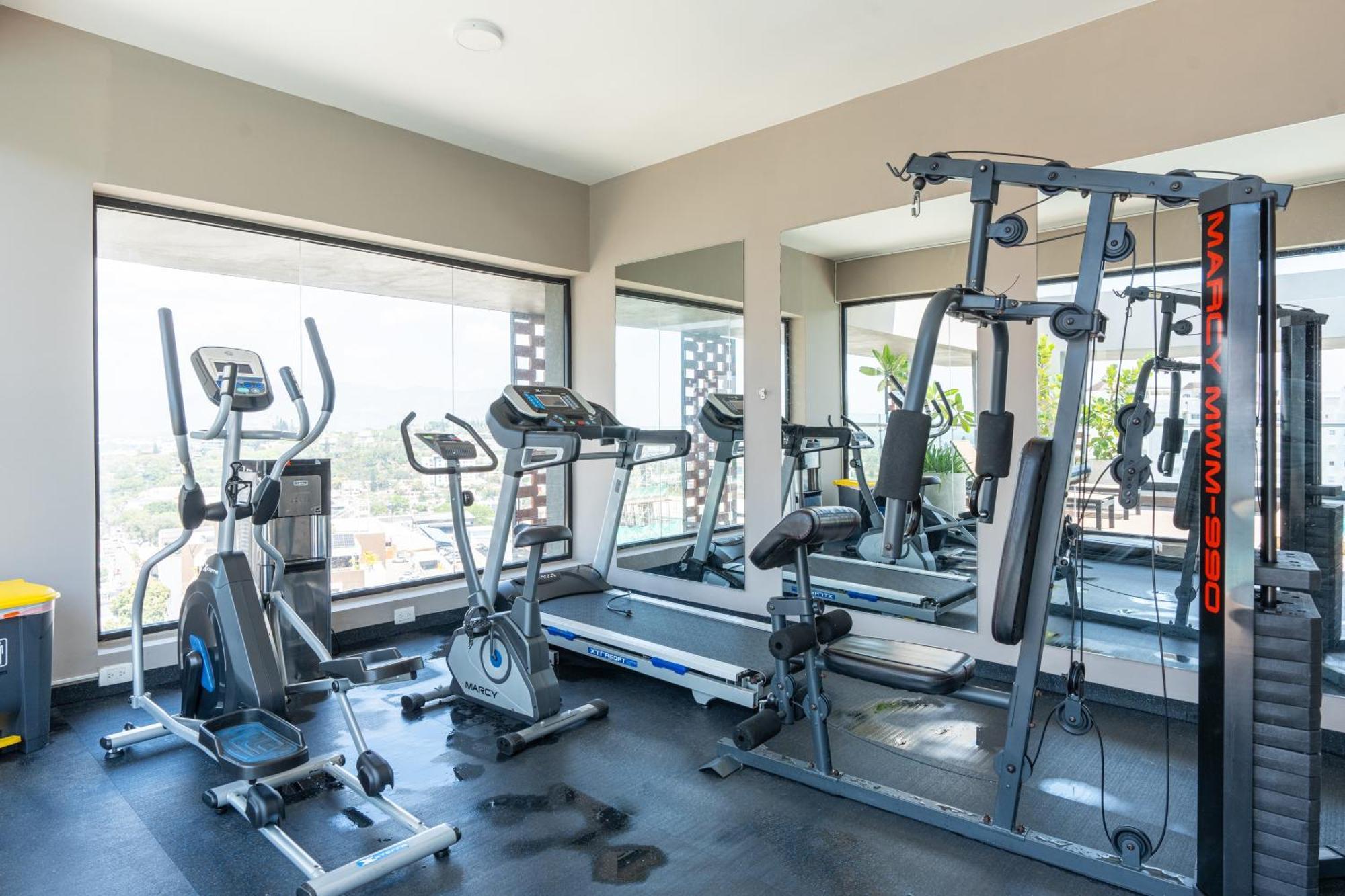 Modern Luxury Condo With Rooftop Pool & Gym ซานติอาโก เด ลอสกาบาเญโรส ภายนอก รูปภาพ