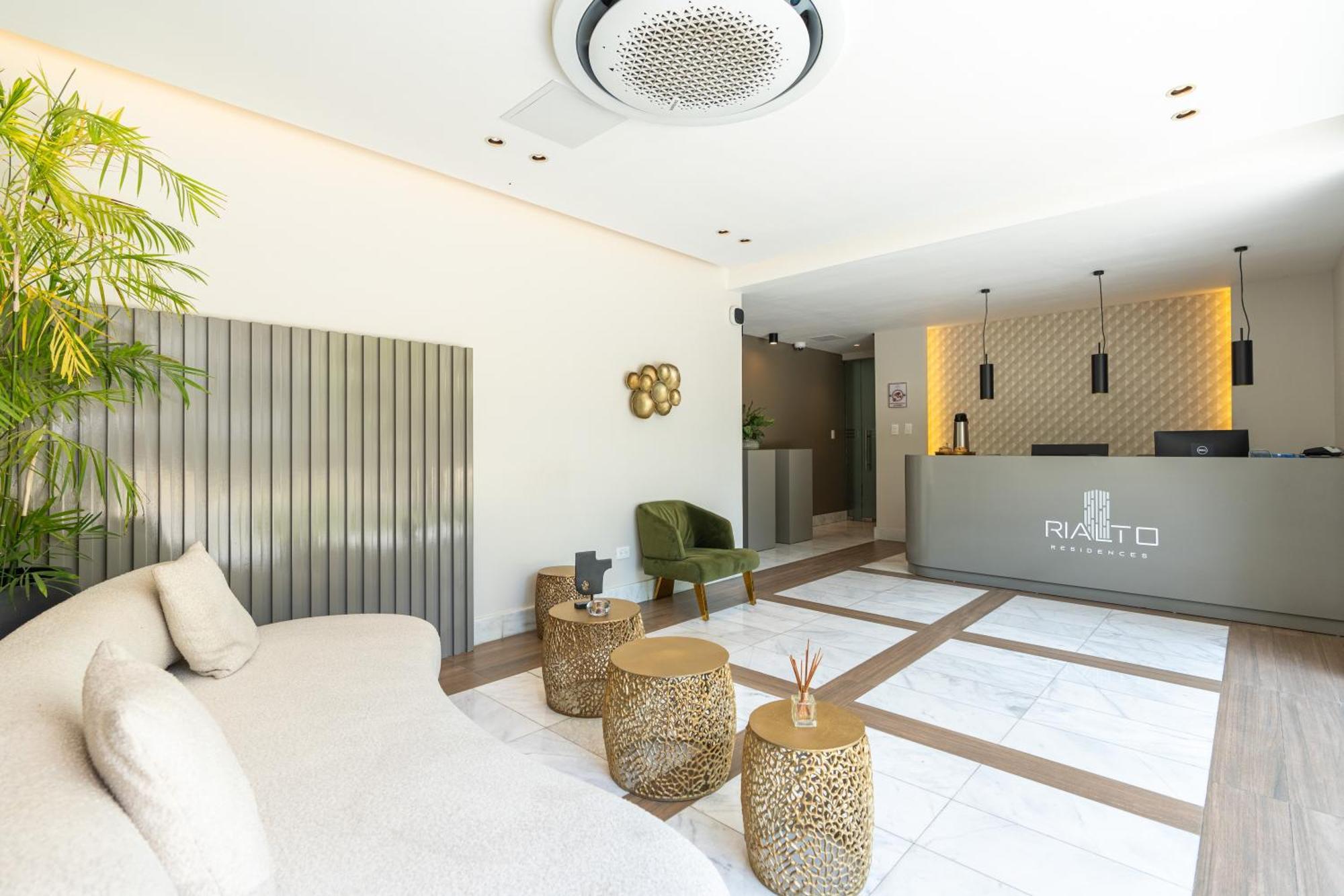 Modern Luxury Condo With Rooftop Pool & Gym ซานติอาโก เด ลอสกาบาเญโรส ภายนอก รูปภาพ
