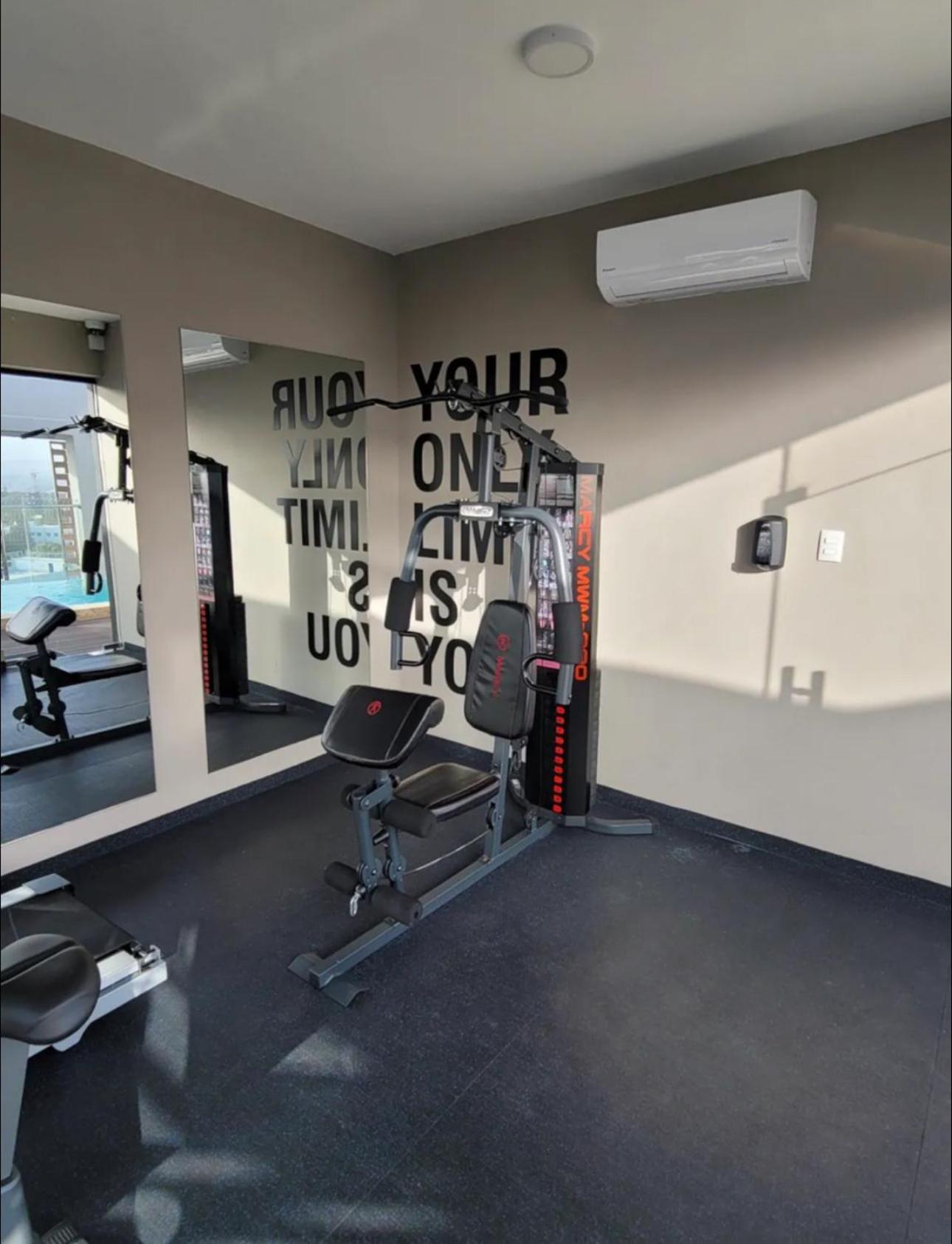Modern Luxury Condo With Rooftop Pool & Gym ซานติอาโก เด ลอสกาบาเญโรส ภายนอก รูปภาพ